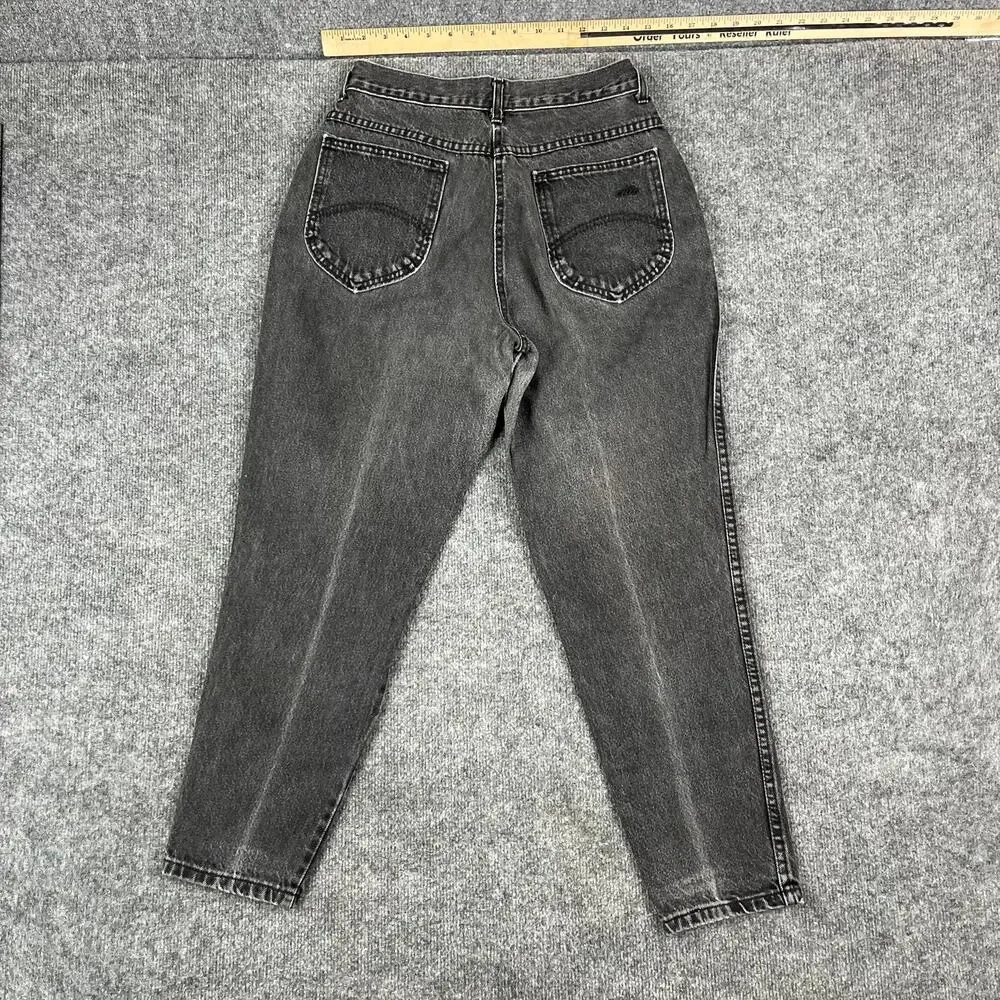 Vintage chic black